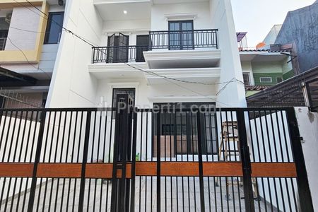 Jual Rumah Baru 6x15 Siap Huni Strategis di Taman Ratu Jakarta Barat (TR195)