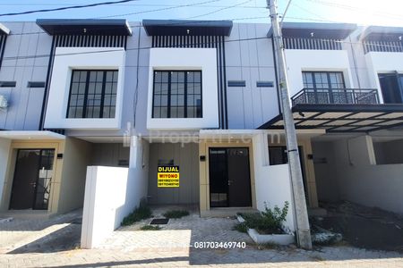 Jual Rumah Babatan Pantai Baru Gres Siap Huni di Regency One Surabaya Timur Lebar 5 Meter