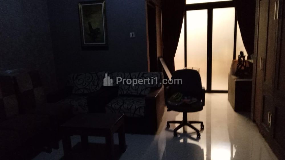 Jual Murah Rumah Raffles Hills Butuh Renovasi Hitung Tanah di Depok