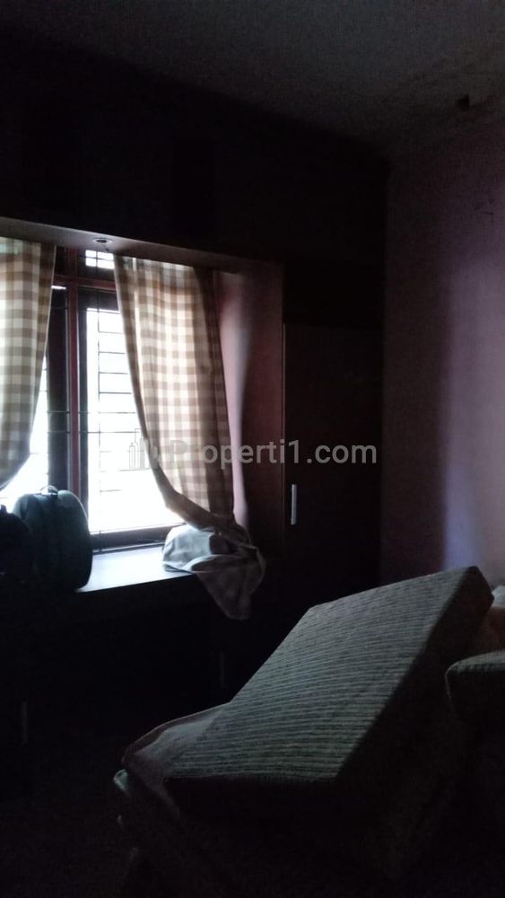 Jual Murah Rumah Raffles Hills Butuh Renovasi Hitung Tanah di Depok