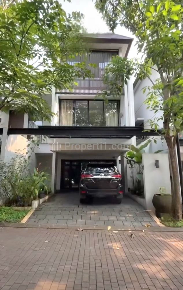 Jual Rumah di Serenia Hills Lebak Bulus - 3 Lantai, Luas Tanah 250m2, One Gate System