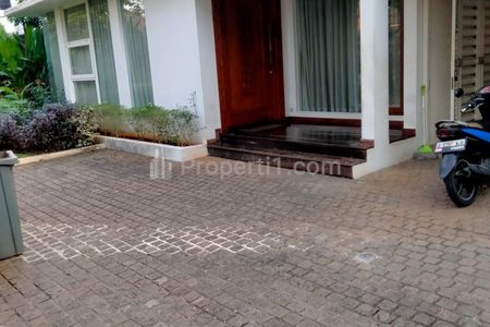 Dijual Rumah Mewah dan Sejuk 4 Kamar Tidur 3 Lantai di Jalan Cempedak, Pejaten, Jakarta Selatan