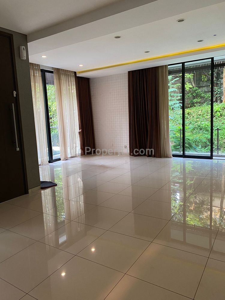 Jual Rumah di Serenia Hills Lebak Bulus - 3 Lantai, Luas Tanah 250m2, One Gate System