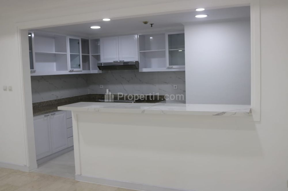 Sewa Apartemen Bukit Golf Tower B Lantai 12, 3+1 Kamar Tidur Full Furnished, Hadap Golf, di Pondok Indah, Jakarta Selatan