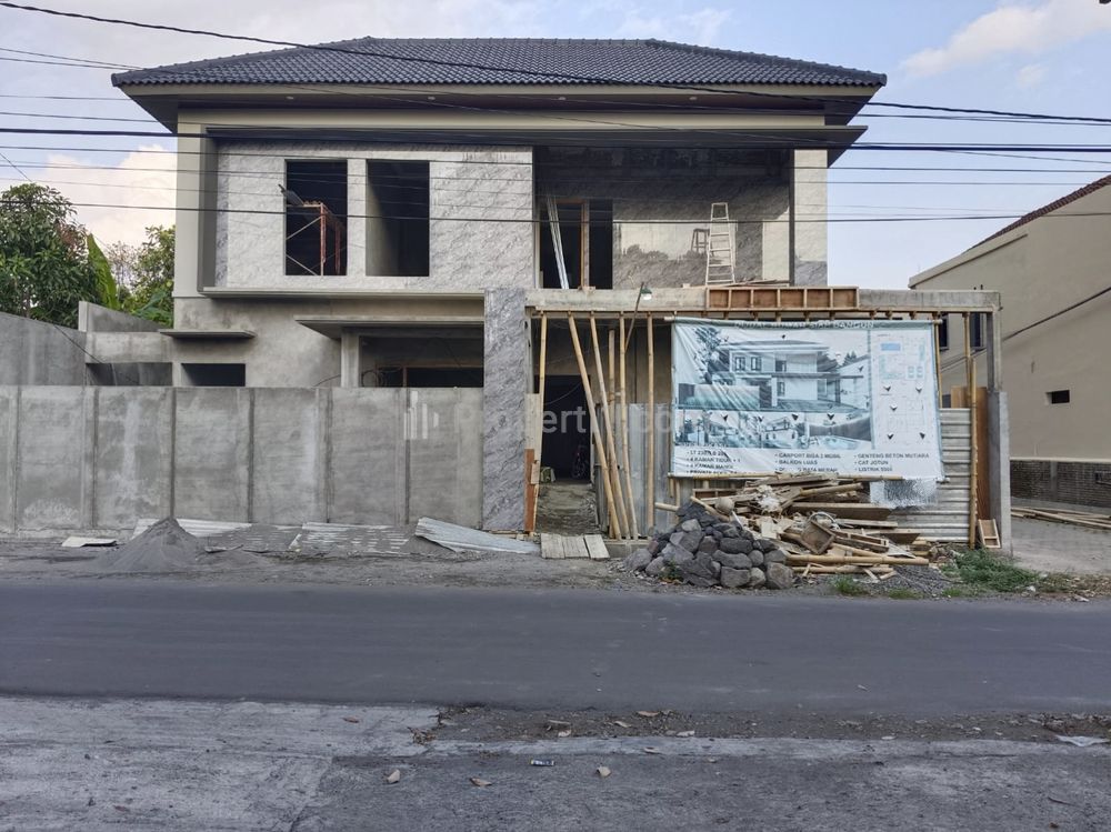 Jual Rumah Baru Mewah Ada Kolam Renang Proses Finishing di Maguwoharjo Yogyakarta