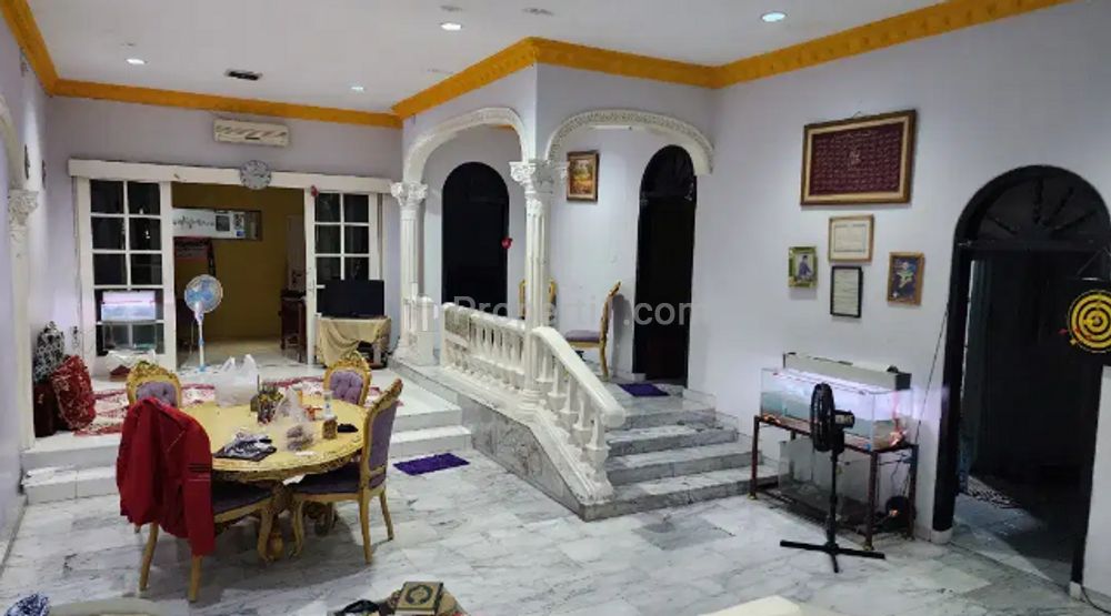 Dijual Rumah Bonus 3 Kios di Pancoran, Jakarta Selatan