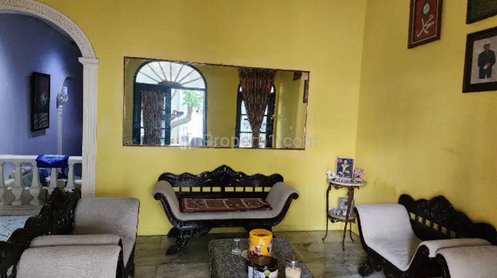 Dijual Rumah Bonus 3 Kios di Pancoran, Jakarta Selatan