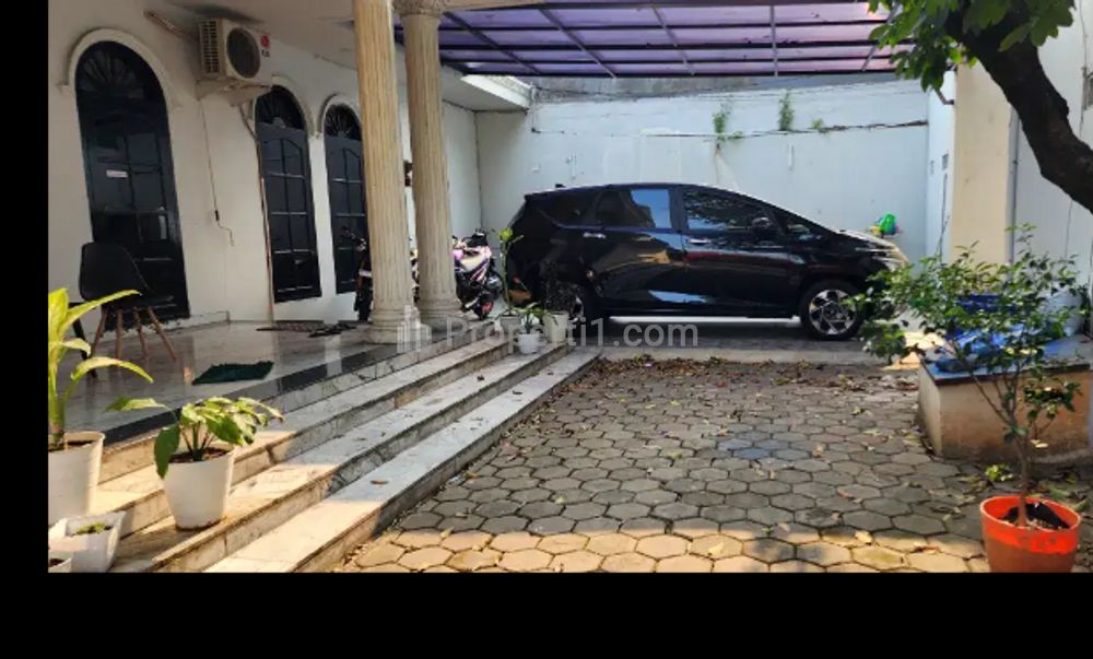 Dijual Rumah Bonus 3 Kios di Pancoran, Jakarta Selatan