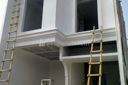 Jual Rumah 2 Lantai Desain Modern Klasik di Depok, Jawa Barat