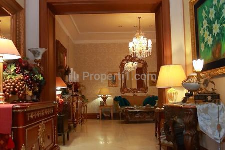 Jual Cepat Nego Rumah Mewah di Menteng, Luas Tanah 1100 m², Bangunan 1800 m², SHM Jakarta Pusat