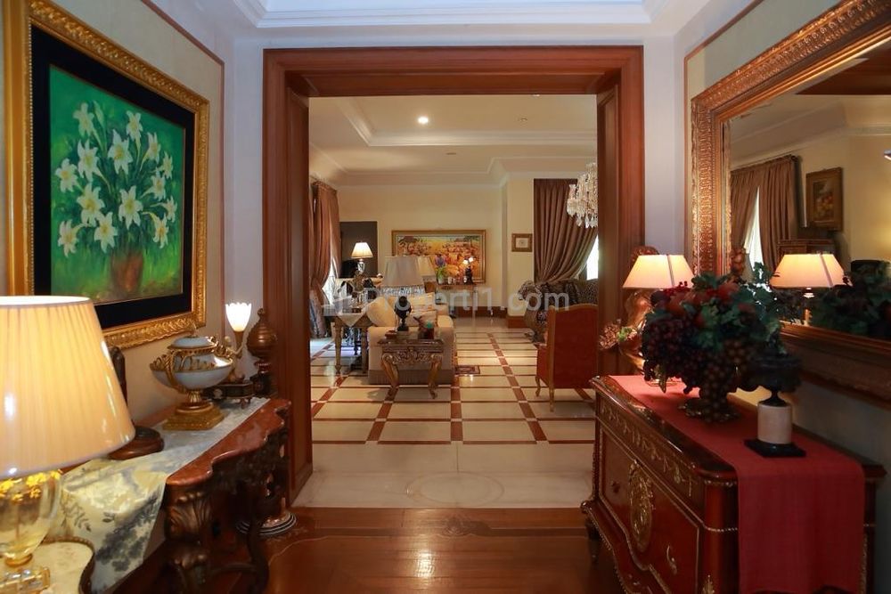 Jual Cepat Nego Rumah Mewah di Menteng, Luas Tanah 1100 m², Bangunan 1800 m², SHM Jakarta Pusat