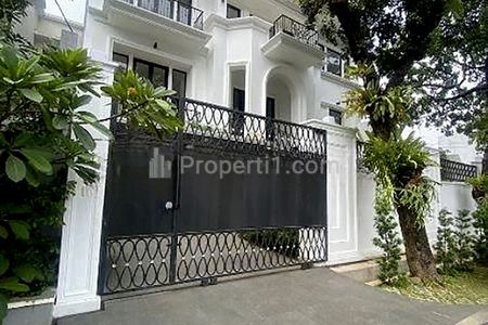 Dijual Rumah 3 Lantai di Kebayoran Baru Jakarta Selatan STD541