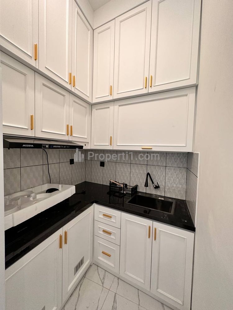 Jual Rumah Baru 2 Lantai Bergaya Klasik Modern di Kebagusan Jakarta Selatan