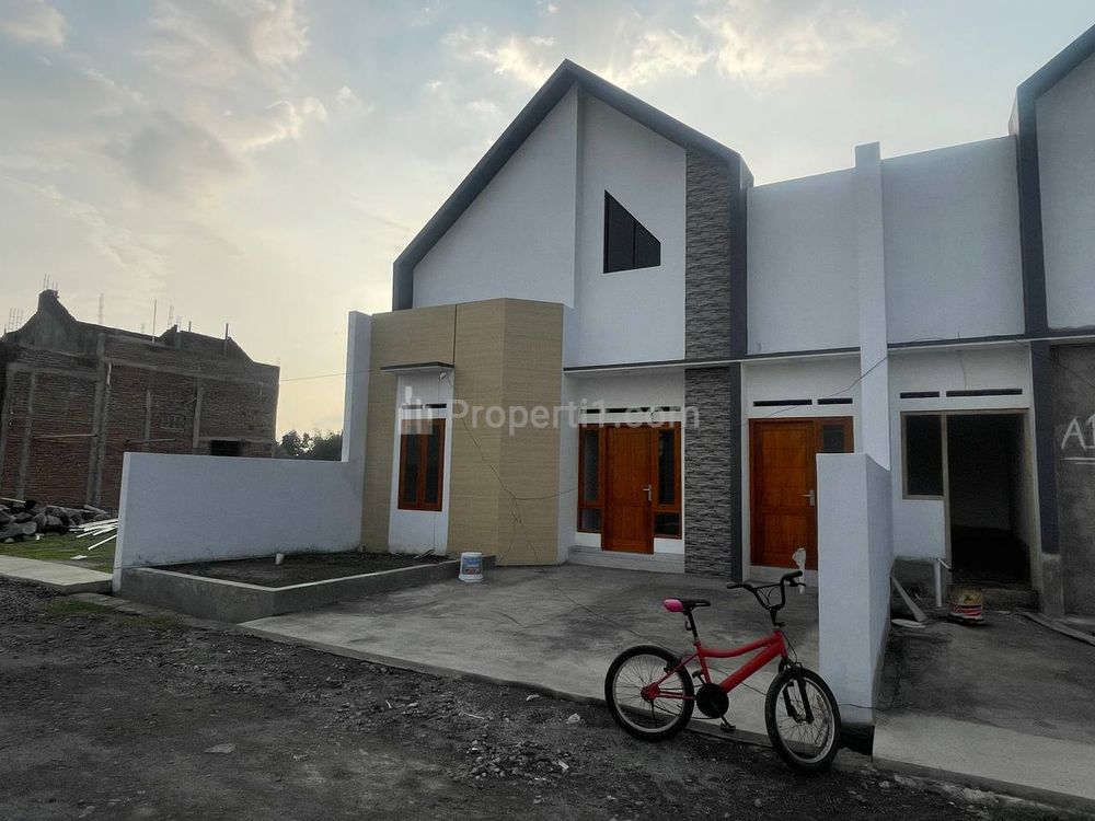 Jual Rumah Strategis Barat RS Indriati Solo Baru Hunian di Sukoharjo