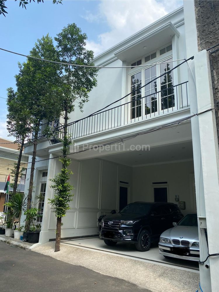 Dijual Rumah Mewah Hook Gaya Eropa Furnished di Arcamanik Kota Bandung