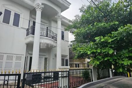 Disewakan Rumah Siap Huni Furnished Konsep Klasik di Cibubur, Bogor