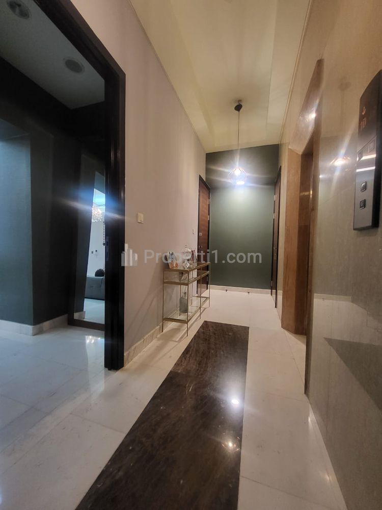 Sewa  Apartemen The Peak Sudirman – 3 BR 159m2 Spacious Fully Furnished at Best Price