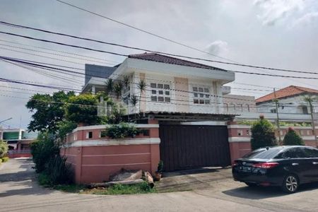 Jual Rumah Mewah Hook di Kavling DKI Meruya Jakarta Barat