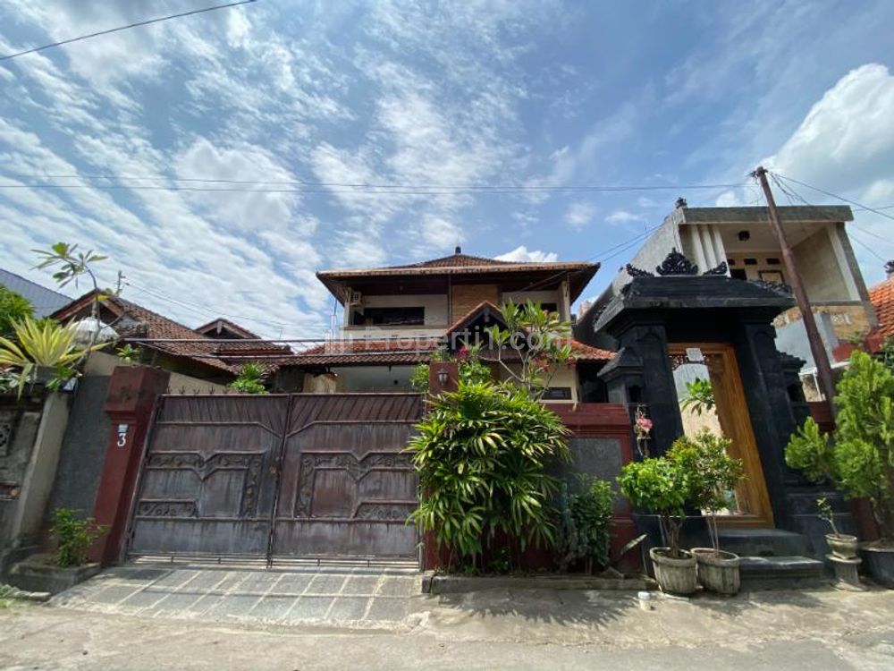 Disewakan Rumah 2 Lantai Semi Furnish Siap Huni di Renon Denpasar Selatan Bali