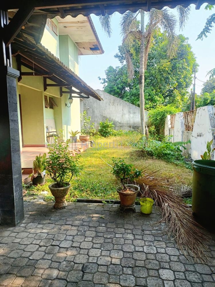Jual Rumah Besar di Bintaro Jakarta Selatan Semi Furnished 6 Kamar Tidur Garasi 4 mobil