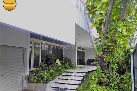 Disewakan Rumah di Area Kebayoran Baru/Senayan Jakarta Selatan STD543