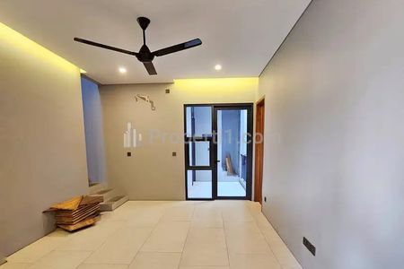 Jual Rumah Baru 3 Lantai Hadap Selatan di Pondok Indah Jakarta Selatan