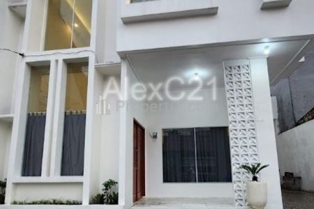 Dijual Rumah Villa Mewah Fully Furnished 2 Lantai di Tanah Baru, Kota Depok, Jawa Barat