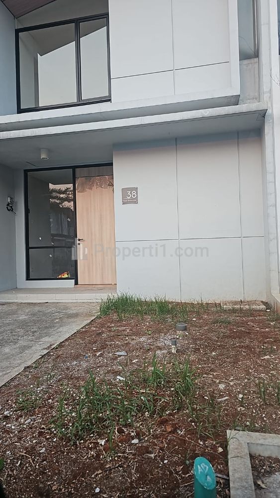 Disewakan Rumah Siap Huni di Lokasi Strategis di Waterfront Estates / South Travertine Lippo Cikarang, Bekasi
