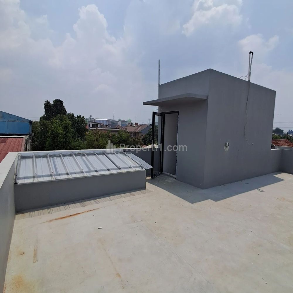 Dijual Rumah 2 Lantai Siap Pakai Ada Rooftopnya di Kramatjati Jakarta Timur