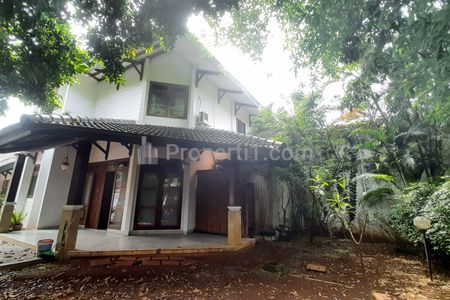 Jual Rumah Siap Huni SHM Luas Tanah 912 Meter Persegi, Dua Lantai, Ada Kolam Renang, di Kemang Dalam, Dekat Ampera, Mampang Prapatan, Jakarta Selatan