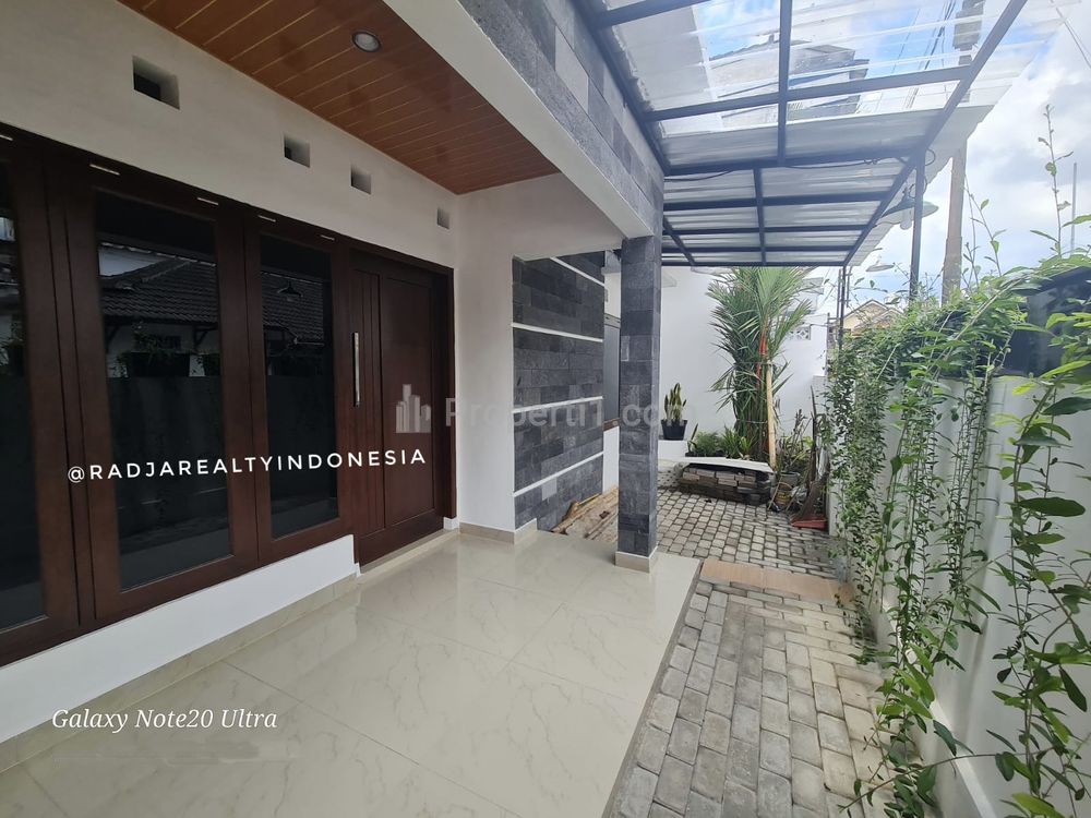 Dijual Rumah Modern Minimalis 2 Lantai Dalam Perum Nogotirto Jl. Godean Km 4 Sleman Yogyakarta