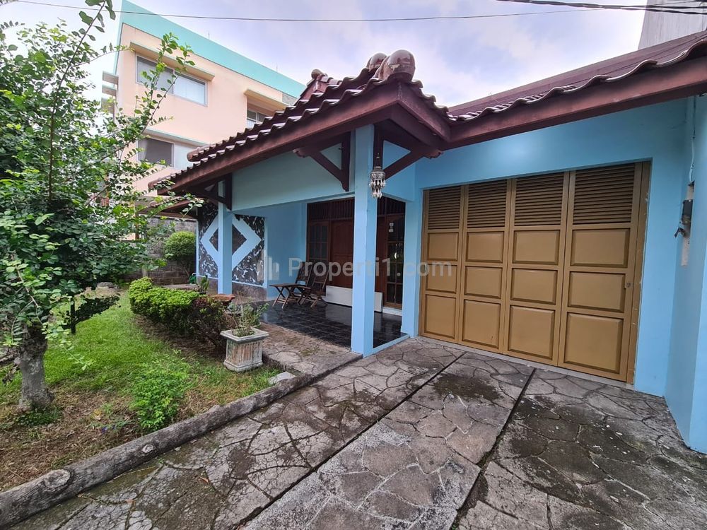 Dijual Rumah Lama Nyaman di Jalan Loka Indah Jakarta Selatan