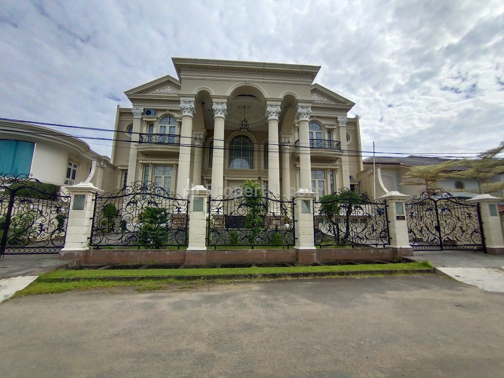 Jual Rumah Mewah Suprapto di Pusat Kota Pontianak, Lokasi Setrategis