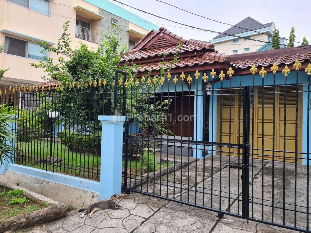 Dijual Rumah Lama Nyaman di Jalan Loka Indah Jakarta Selatan