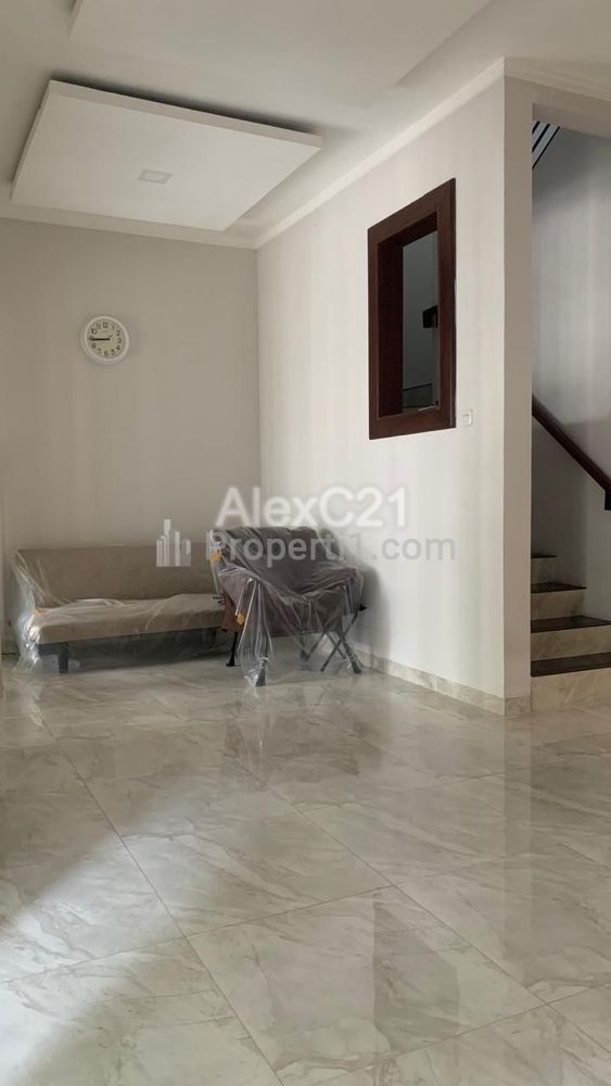 Rumah Dijual Cepat di Emerald Residance Bintaro Jaya Sektor 9, Parigi, Pondok Aren, Tangerang Selatan