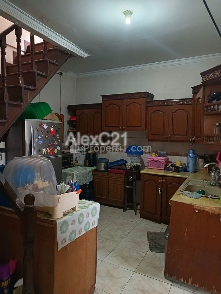 Dijual Rumah Cantik Spesial 3 Mata Angin (2 Hook) di Cipete, Cipete Utara, Kebayoran Baru, Jakarta Selatan