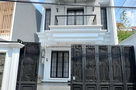 Dijual Rumah Baru di Jatipadang Jakarta Selatan, Classic Modern Bebas Banjir 2 Lantai