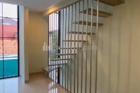 Dijual Rumah 3 Lantai Siap Pakai Lokasi Strategis di Kramatjati Jakarta Timur