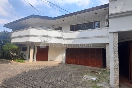 Sewa Murah Rumah Besar di Cluster di Pejaten Barat, Ada Kolam Renang, Dekat Kemang, Ampera, Gonzaga, Simatupang, Pasar Minggu, Jakarta Selatan