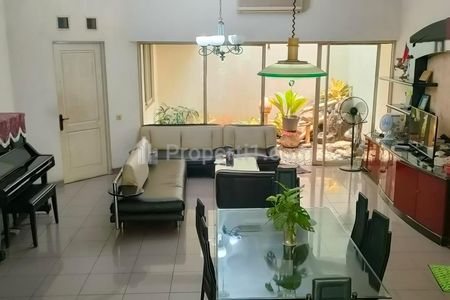 Dijual Rumah di Taman Semanan, Jakarta Barat 4+1 BR Uk. 189m2