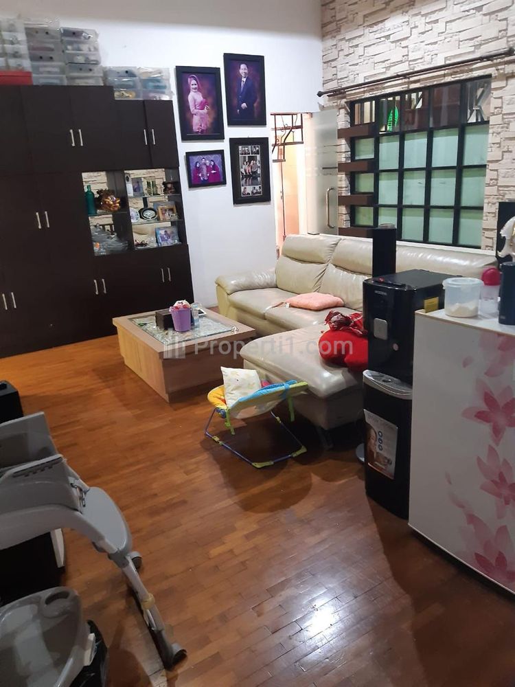 Jual Rumah Luas Ada Kolam Renang di Metro Margahayu Bandung