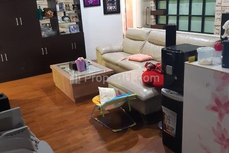 Jual Rumah Luas Ada Kolam Renang di Metro Margahayu Bandung