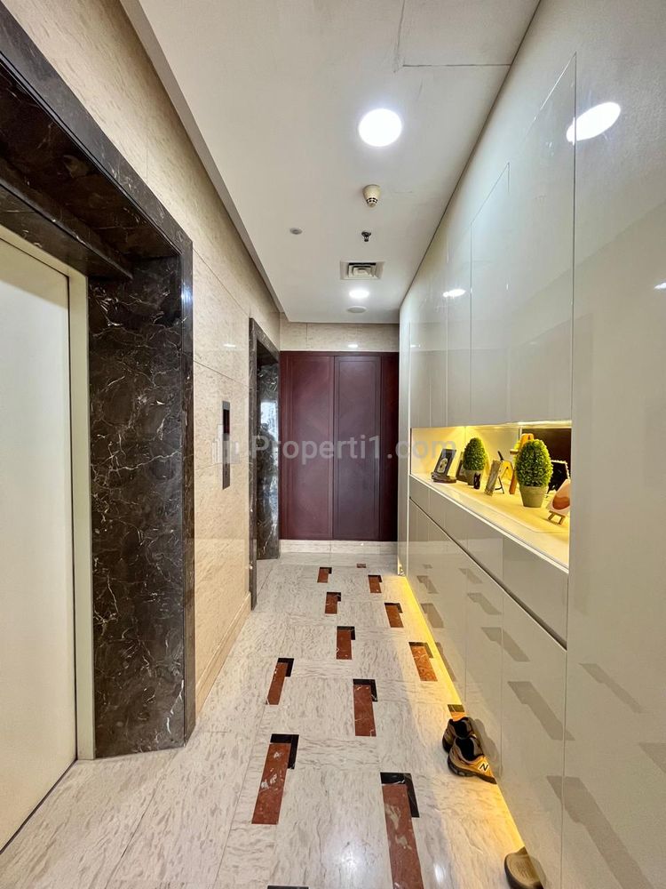 Dijual Apartemen di The Capital Residence, Seberang Pacific Place - 3+1 BR Semi Furnished