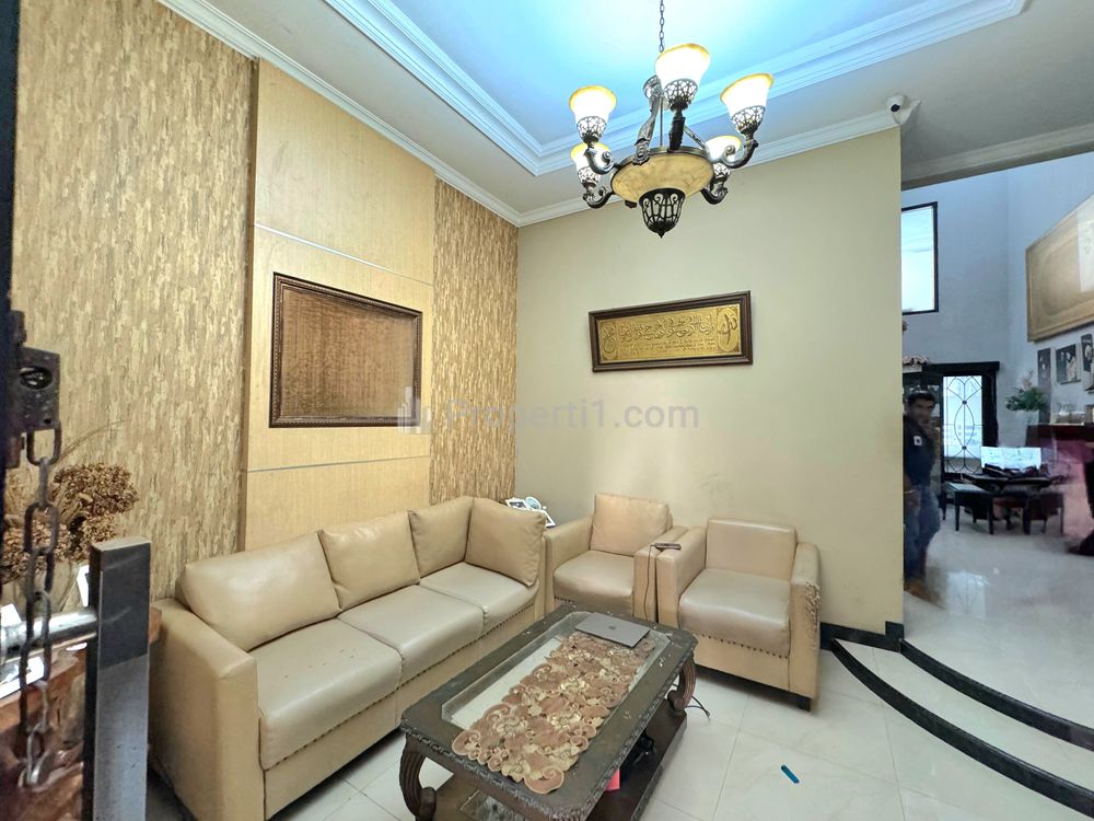 Jual Rumah 2 Lantai di Taman Alfa Indah Jakarta Barat, Lingkungan Asri