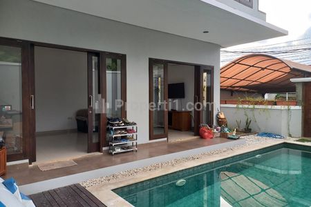 Dijual Rumah 2 Lantai Lokasi Premier 5 Kamar Tidur di Seminyak Badung Bali