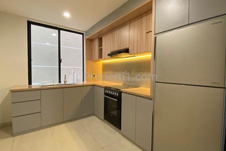 Dijual Rumah di Pakuwon Indah Surabaya, Furnish Desain Tropis Modern