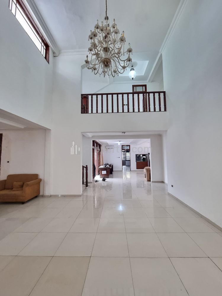 Disewakan Rumah Besar Luas 800m2, Bisa untuk Office - di Lokasi Premium Menteng, Jakarta Pusat