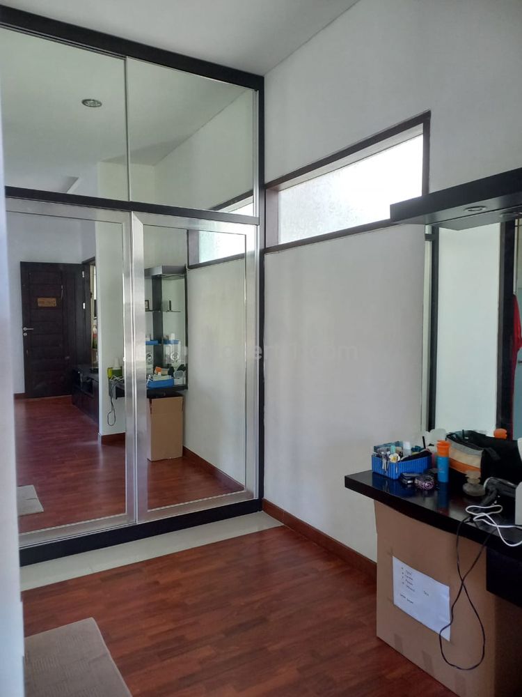 Dijual Rumah 2 Lantai Lokasi Strategis di Sunset Road di Seminyak Badung Bali