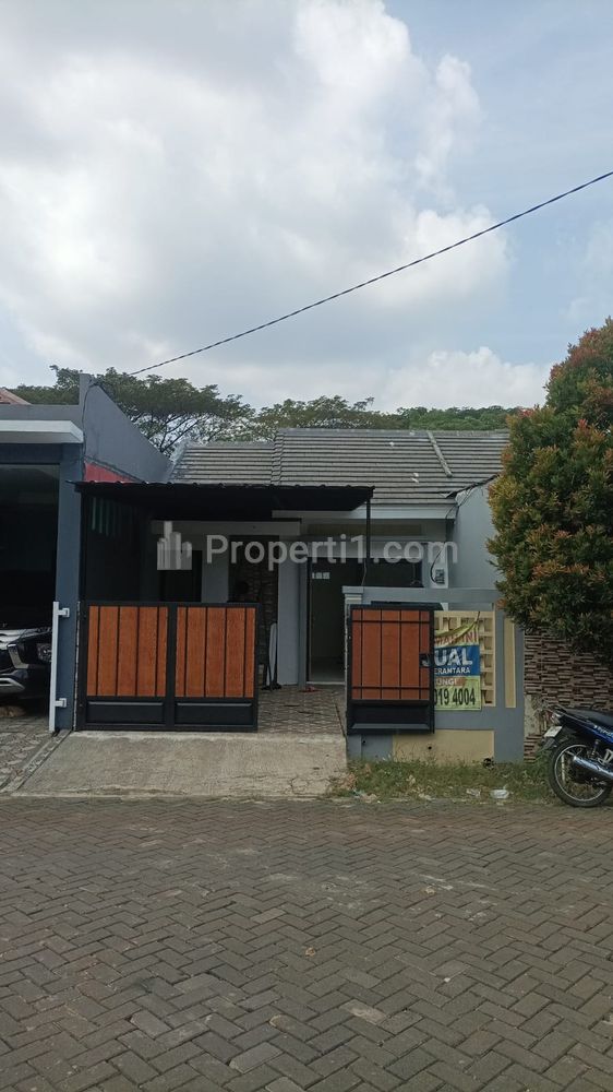 Dijual Rumah Minimalis Full Renov Dekat Pos Security Depan Lapangan Bermain di Bekasi Timur Regency