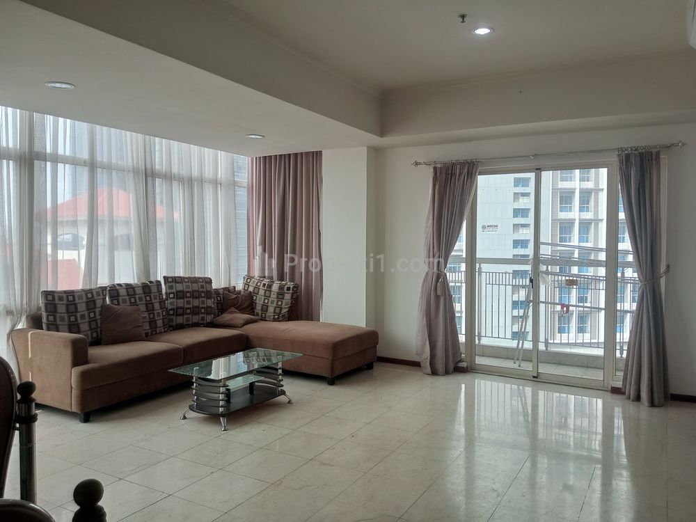 Disewakan Apartemen Royal Mediterania Garden, 3+1 BR Furnished Uk 100m2